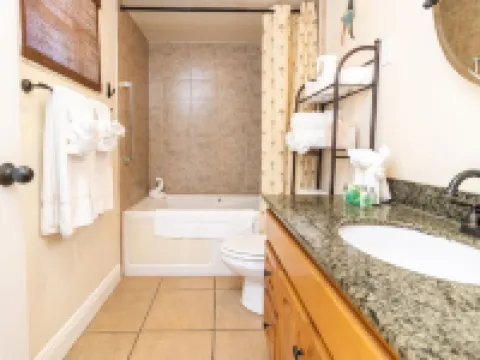 Dunedin Resort with 2 Pools, Hot Tub, Tiki Bar & Restaurant. Book Now ! ダニーディンのホテル