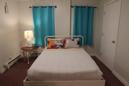 Entire Rental Unit in Bethlehem, NH Отели рядом с достопримечательностью «The Store & Gallery at WREN»