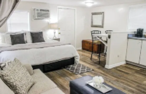 Entire Cottage - Starkville - Conveniently Located