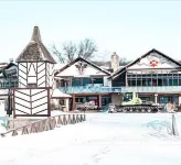 Modern 4 bed Lake House Steps from Browns Lake w. Arcade Room + Private Beach Hotels in Browns Lake