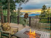 Relax with spectacular views @ Bear Dance Cabin