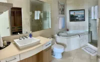 Luxury apartment with private beach and sea view  호텔