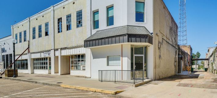 Upscale Texarkana Townhome, Walk to Downtown! Ξενοδοχεία στην πόλη Texarkana