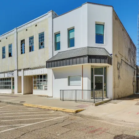 Upscale Texarkana Townhome, Walk to Downtown!
