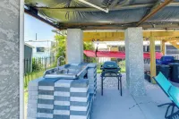 2 Mi to Anna Maria Island Newly Built Home!