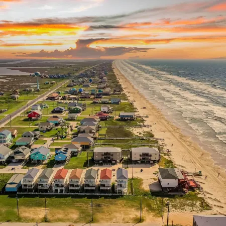 Walk to Shore & Eats: Surfside Beach House