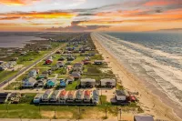 Walk to Shore & Eats: Surfside Beach House - WiFi