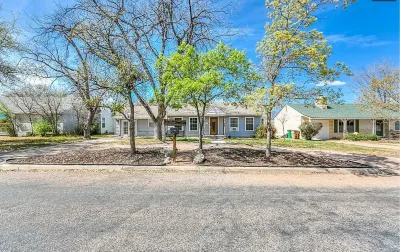 Spacious 2 Master Suites On Live Oak Street 안젤로 주립대학 주변 호텔