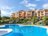 Premium apartment in Benahavis with balcony - Pools