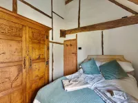 Cottage in Crawley Down with Hot Tub & Tennis
