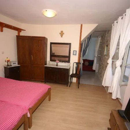 Coastal apartment in Vis near sea