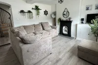 Cottage - Sleeps 4 - Pets Ok - Garden - Parking Hotels in Middlewich