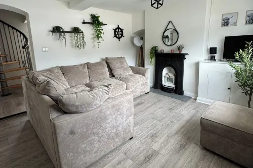 Cottage - Sleeps 4 - Pets Ok - Garden - Parking - 2-Star