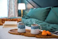 Lakefront Getaway w/Kayaks, Movies from Hot Tub