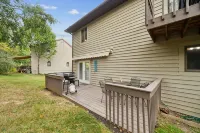 3 Bedroom Townhome next to Cheat Lake / Sunset Beach Marina!