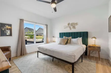 Pineapple Pointe - Stay for 20