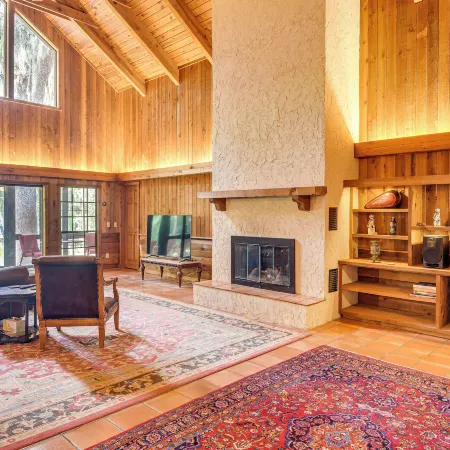 Little Lake George Hideaway w/ Furnished Boathouse