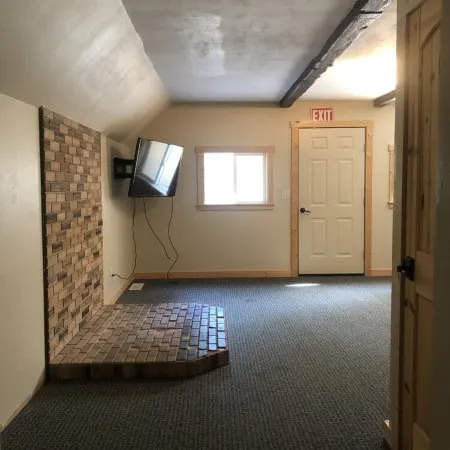 5 Bedroom House Sleeps 20 - Year round access!!