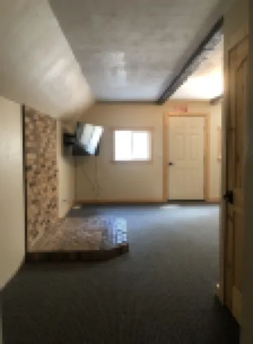 5 Bedroom House Sleeps 20 - Year round access!!