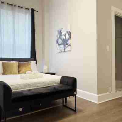 The Harrison E - 1BR-1BA Apt Rooms