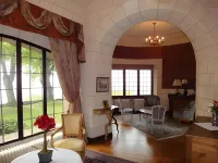 Château de Hattonchâtel Hôtels à : Fresnes-en-Woëvre