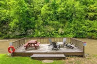 The Grande Lodge- Riverfront, Fiber, HotTub, Fish, DogOK, Game Room, Movie Room