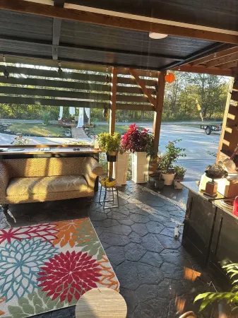 Charming 2-bedroom cottage with WiFi, AC in brilliant Gallatin