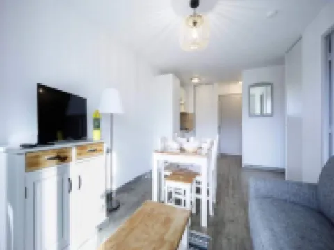 2 Rooms for 6 People