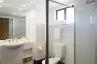 Palm Royale Cairns Hotels in Manoora