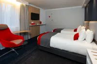 Holiday Inn Express LONDON - LUTON AIRPORT by IHG