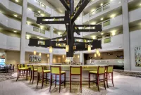 Holiday Inn & Suites TUPELO NORTH by IHG - bar
