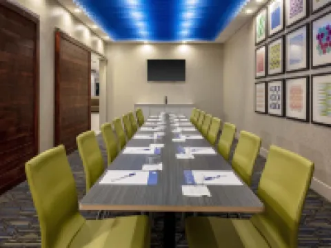 Holiday Inn Express & Suites MADISON by IHG Hotels in Lake County