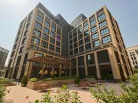 Ibis Styles Dubai Deira Hotels near Palm Deira