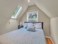 Cozy Rose Cottage in Salem