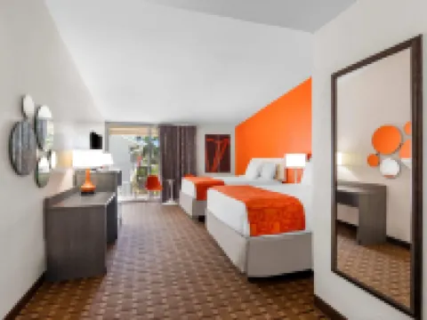Howard Johnson by Wyndham Vero Beach / Downtown Hotels in Indian River County