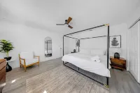 Ideal Weekly Stay w/ Backyard BBQ, 10mins to Beach/Airport, 25mins to Miami