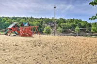 T Time Getaway - Overlooking Golf Views!