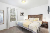 Rustic Retreat Your Own Private Retreat in the Heart of Branson! Hotels near Hollywood Wax Museum