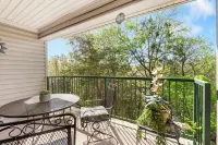 Valley View Treehouse - Holiday Hills Branson Golf Resort Outdoor Pools