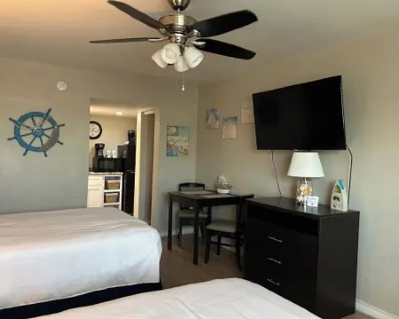 Waterfront Views in Rockport–FultonStay at Our Charming Motel Room. Hotels in Fulton