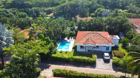 Quinta Luna Mar, Residencial Las Veraneras Отели рядом с достопримечательностью «Decameron»