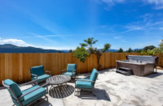 Hot Tub and Stunning River Views - Gorgeous Scenic Haven