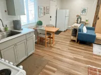 Charming Cabin• steps from the beloved R&R Cafe