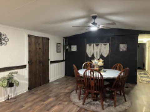 The Hacienda~ A Simple Home~5 minutes from Lake Texoma!