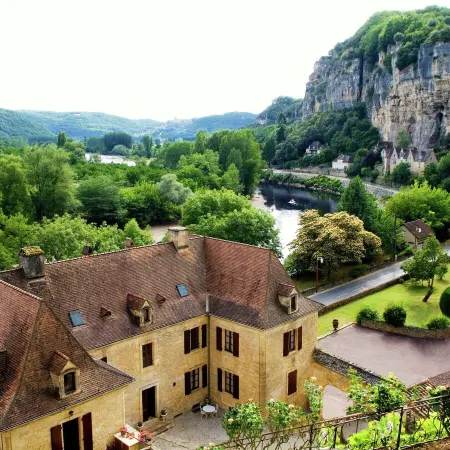 Cozy Garden Retreat Malemort Отели в г. Мальмор