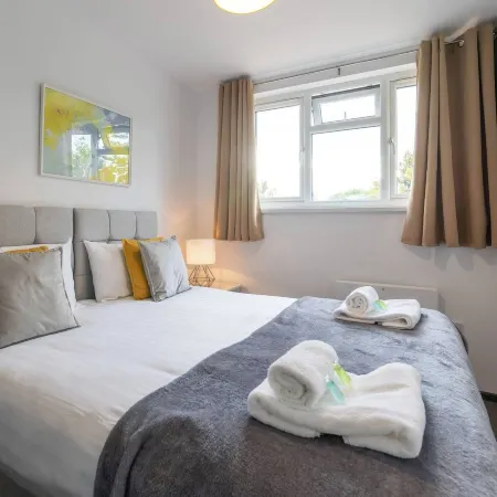 The Elderns Spacious 2BR Netflix Parkingshops