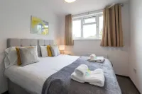 The Elderns Spacious 2BR Netflix Parkingshops - Kitchens