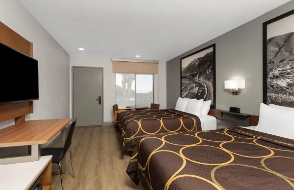 布拉格堡温德姆速8酒店