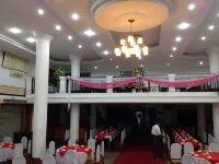Mya See Sein Hotel - parking