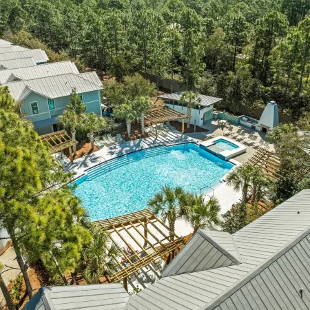 Short Walk to Beach Club, Close to Seaside 3Br Home & Carriage House Home